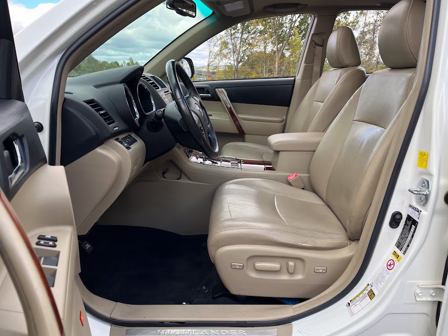 Used 2011 Toyota Highlander Limited w/ Tow Pkg FWD image 8