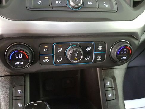 Used 2019 GMC Acadia SLE image 16