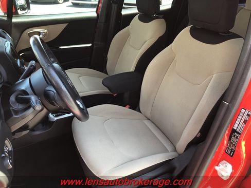 Used 2015 Jeep Renegade Latitude FWD image 12