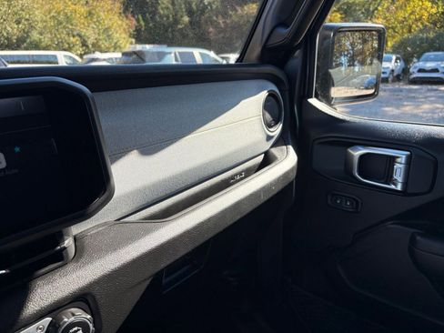 Used 2025 Jeep Wrangler Sport S image 34