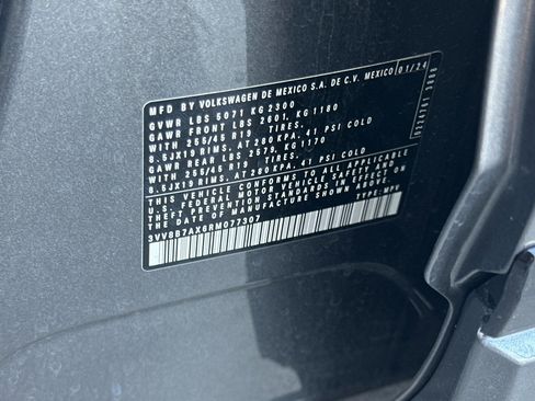 Certified 2024 Volkswagen Tiguan SE R-Line image 29