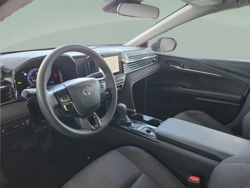 Used 2025 Toyota Camry LE FWD image 9