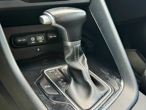 Used 2018 Kia Niro EX w/ EX Premium Package FWD image 31