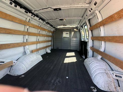 Used 2016 GMC Savana 2500 RWD image 5