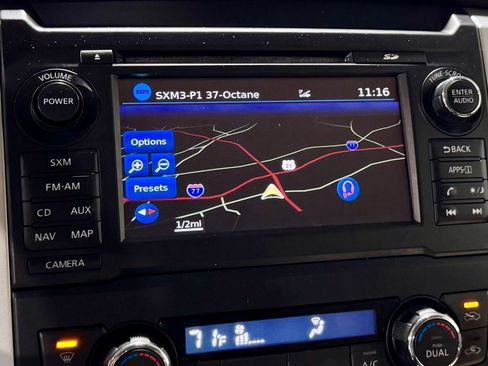 Used 2016 Nissan Titan SL image 4