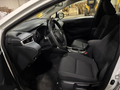 Certified 2025 Toyota Corolla LE FWD image 9