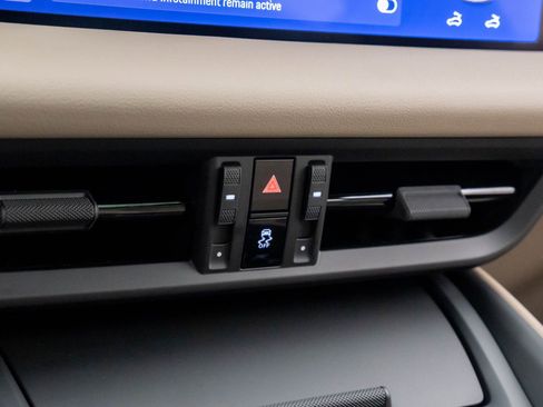 New 2025 Porsche Macan 4S Electric image 26