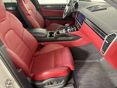 Certified 2023 Porsche Cayenne GTS AWD/4WD image 30