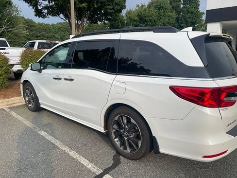 Used 2023 Honda Odyssey Elite image 2