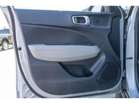 Used 2021 Hyundai Venue SEL w/ Cargo Package image 18