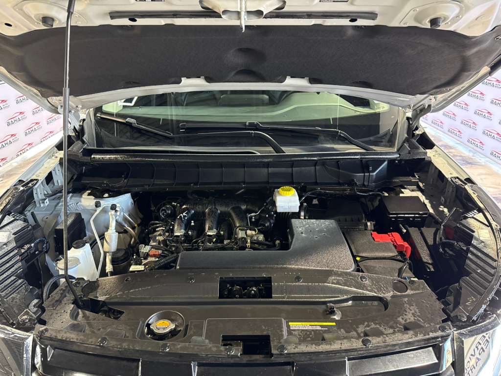 Used 2025 Nissan Pathfinder SL FWD image 51