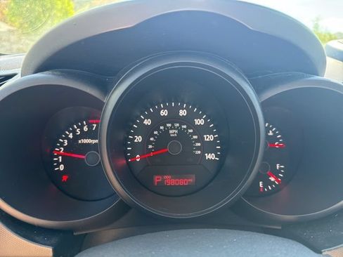 Used 2010 Kia Soul + w/ Denim Special Edition Pkg FWD image 21