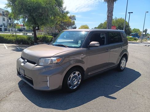 Used 2013 Scion xB FWD image 3
