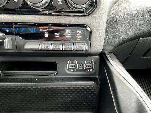 Used 2022 RAM 1500 Big Horn AWD/4WD image 16