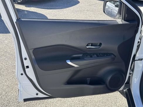 Used 2021 Nissan Kicks SV image 16