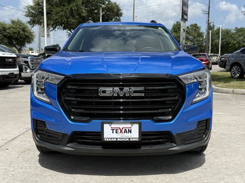 Used 2024 GMC Terrain SLE w/ Driver Convenience Package FWD image 10