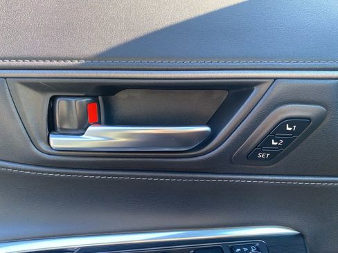 Used 2021 Toyota Venza XLE w/ Softex Package image 30