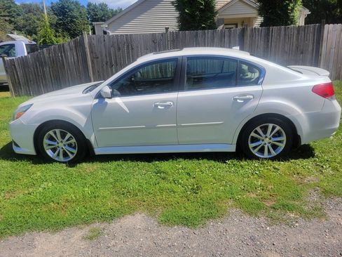 Used 2013 Subaru Legacy 3.6R Limited image 2