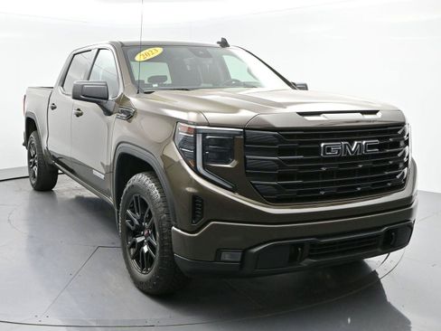 Used 2023 GMC Sierra 1500 Elevation AWD/4WD image 2