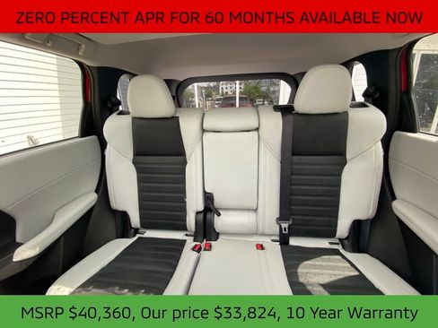 New 2025 Mitsubishi Outlander SE image 13