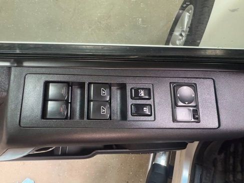 Used 2013 Nissan Titan SV image 16