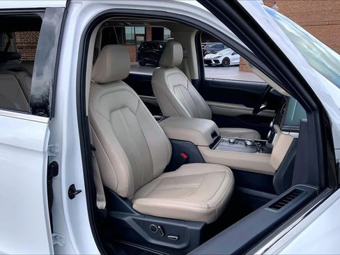Used 2024 Ford Expedition Max Limited image 9