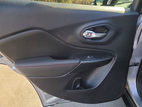 Used 2022 Jeep Cherokee Trailhawk w/ Sun, Sound & Nav Group image 10