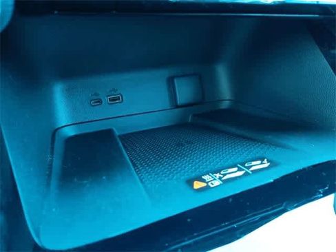 Used 2025 Chevrolet Traverse LT w/ Driver Confidence Package image 24