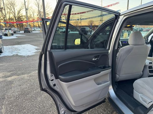 Used 2019 Honda Pilot LX image 12