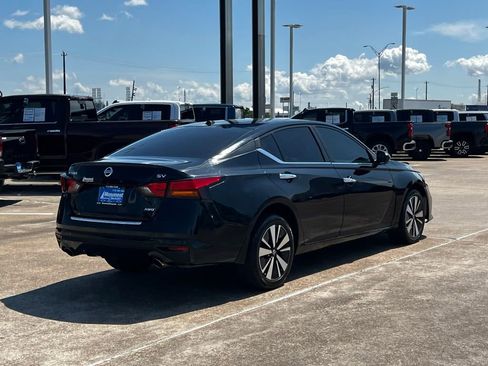 Used 2021 Nissan Altima 2.5 SV w/ SV Premium Package AWD/4WD image 9