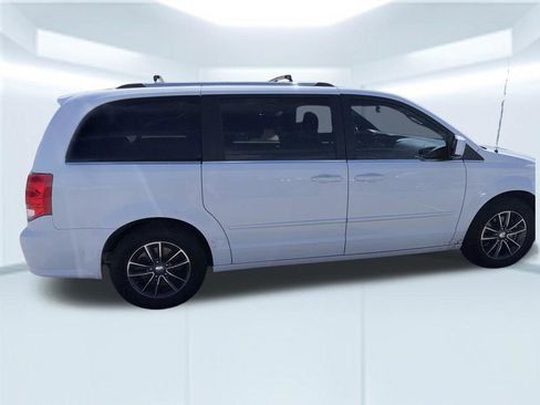 Used 2017 Dodge Grand Caravan SXT image 13