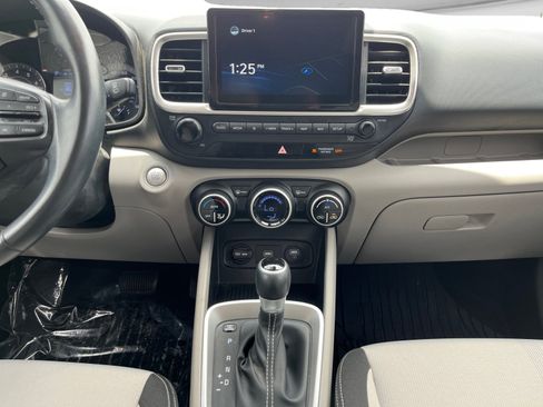 Used 2021 Hyundai Venue SEL w/ Premium Package FWD image 11