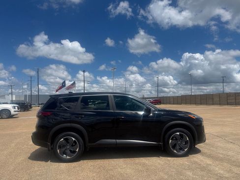 Certified 2024 Nissan Rogue SV FWD image 23