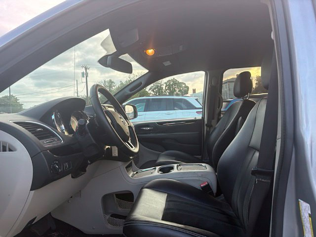 Used 2018 Dodge Grand Caravan SXT FWD image 9
