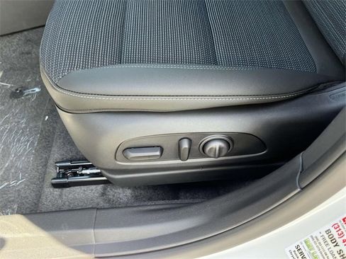 Used 2025 Buick Envista Preferred w/ Convenience I Package image 18