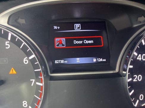 Used 2020 Nissan Pathfinder S image 5