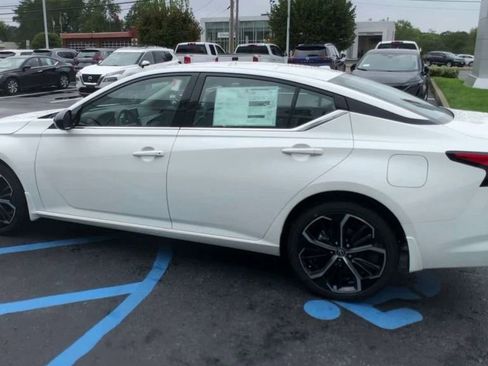 New 2025 Nissan Altima 2.5 SR image 8