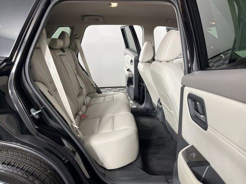 Used 2025 Nissan Rogue SL image 40