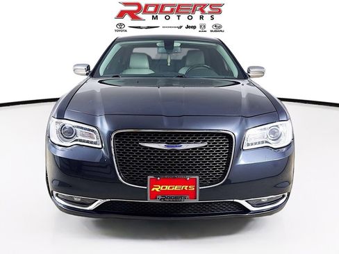 Used 2018 Chrysler 300 Limited image 2