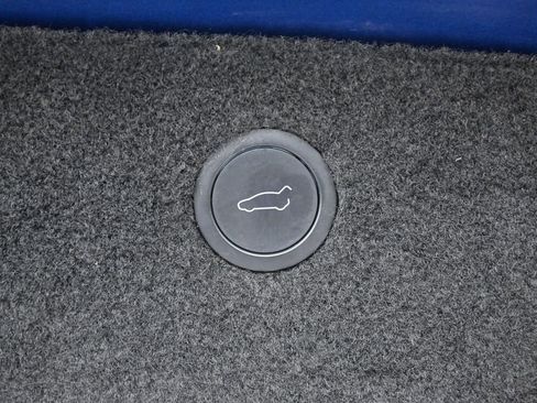 Used 2022 Tesla Model X image 11