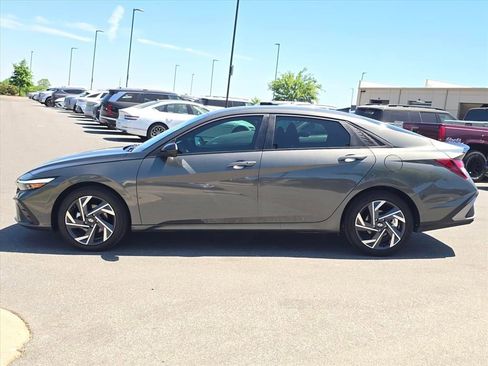 Certified 2025 Hyundai Elantra Sport FWD image 6