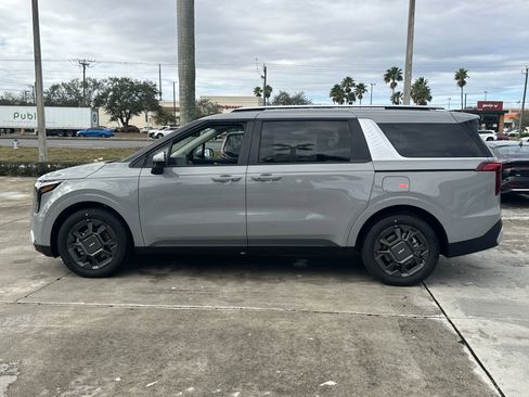 New 2026 Kia Carnival EX FWD image 9