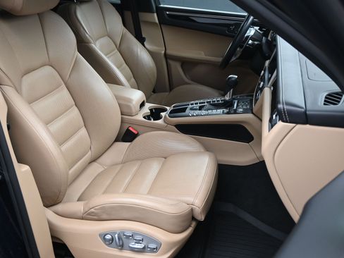 Certified 2020 Porsche Macan S image 11