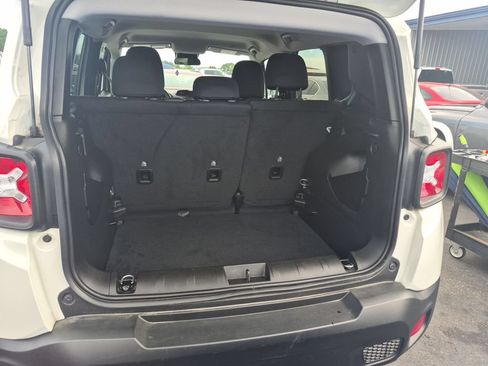 Used 2023 Jeep Renegade Latitude AWD/4WD image 7