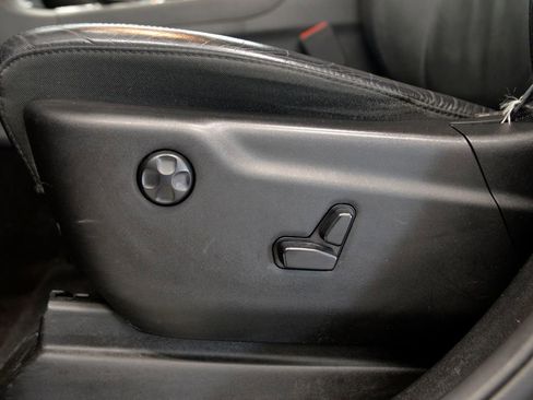 Used 2019 Jeep Grand Cherokee Limited image 16