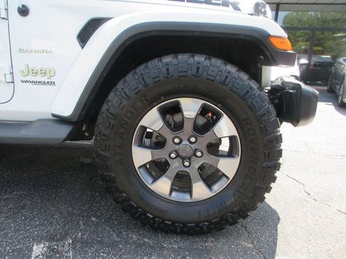 Used 2018 Jeep Wrangler Unlimited Sahara AWD/4WD image 25