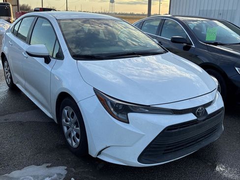 Used 2025 Toyota Corolla LE image 3