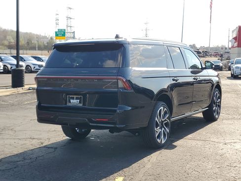 New 2026 Lincoln Navigator L Reserve AWD/4WD image 4