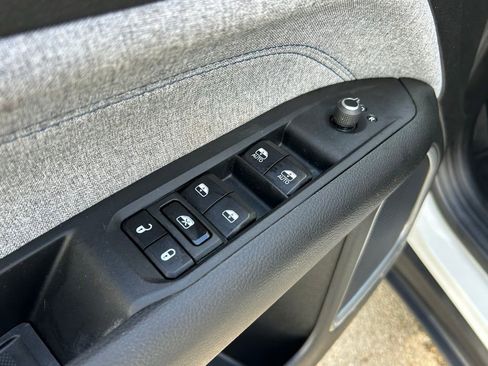 Used 2023 Jeep Compass Latitude AWD/4WD image 41