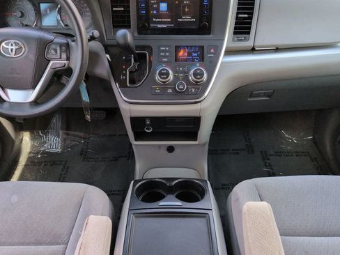 Used 2016 Toyota Sienna LE FWD image 19